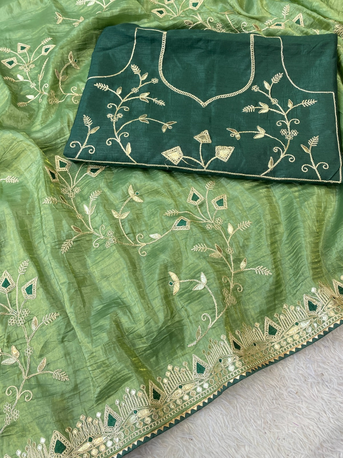 Saree Gold Crush Gunjal