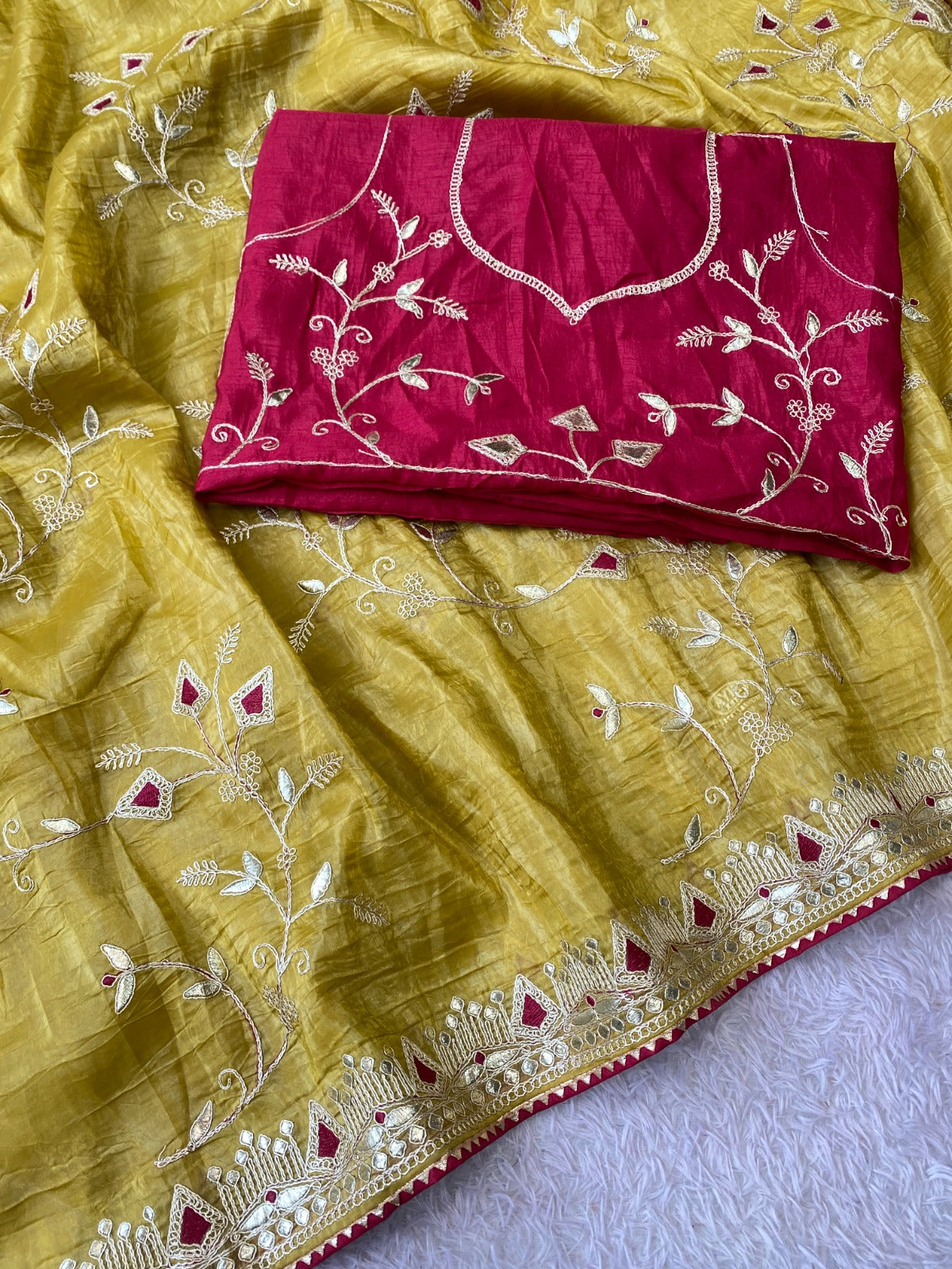 Saree Gold Crush Gunjal