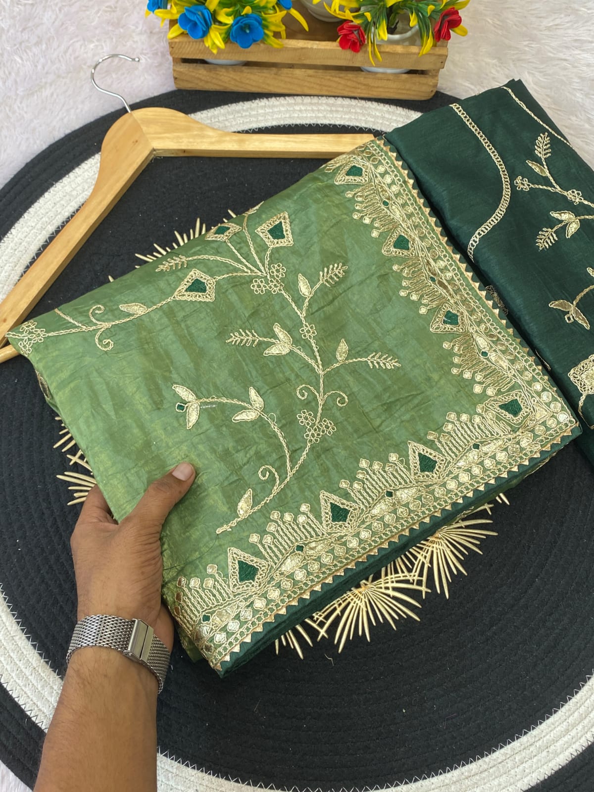 Saree Gold Crush Gunjal