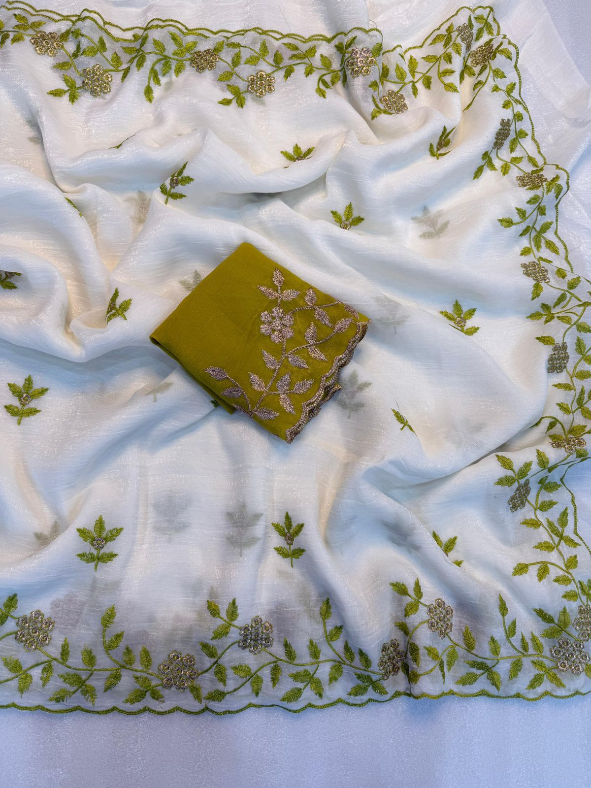 Saree Crunchy White Thead