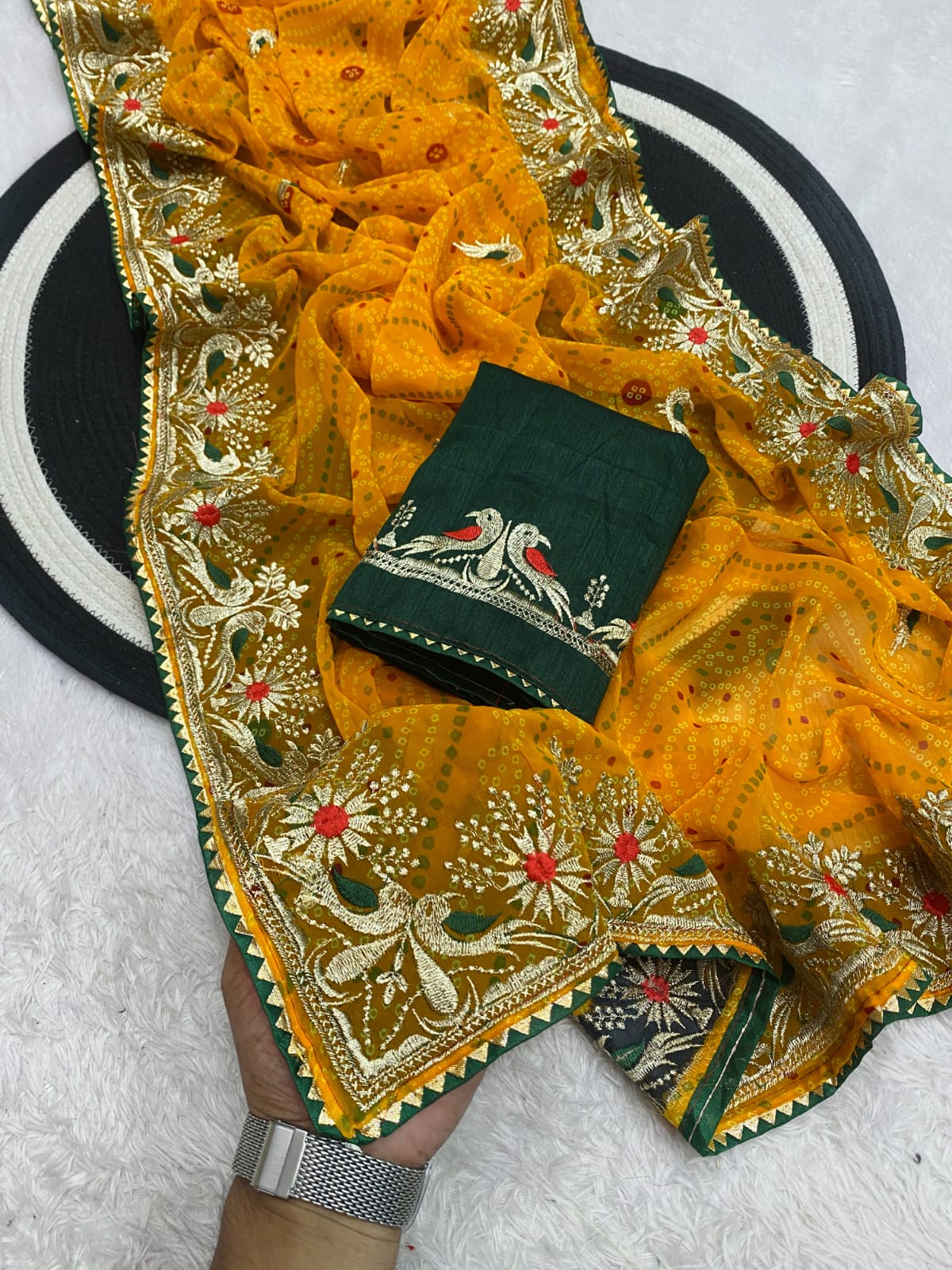 Saree Bandhni Chakli