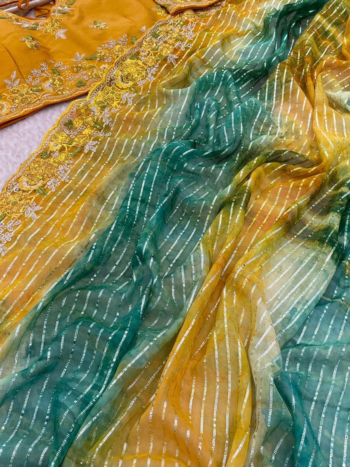 saree LEHERIYA