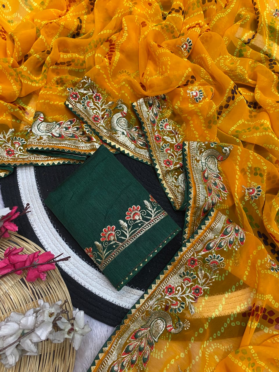 Saree Bandhni Picock