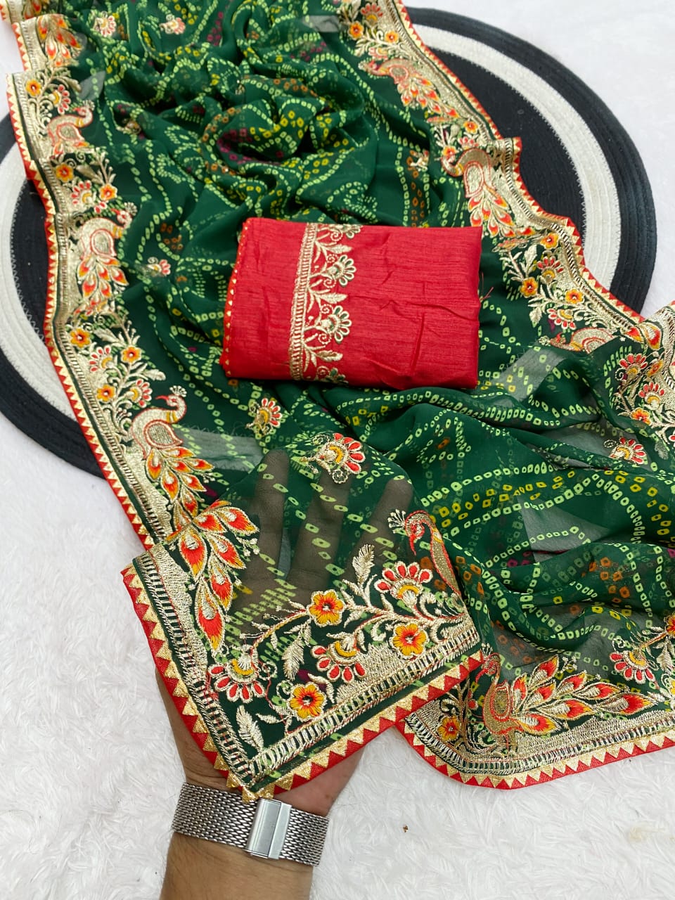 Saree Bandhni Picock